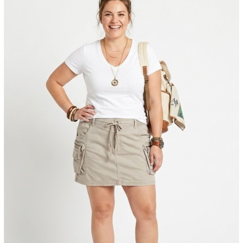 AMERICAN EAGLE AEO Size 18 Tan Khaki Cargo Utility Skort Cotton Stretch Hiking